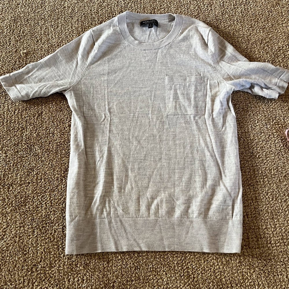 Banana Republic 100% merino wool top - size small